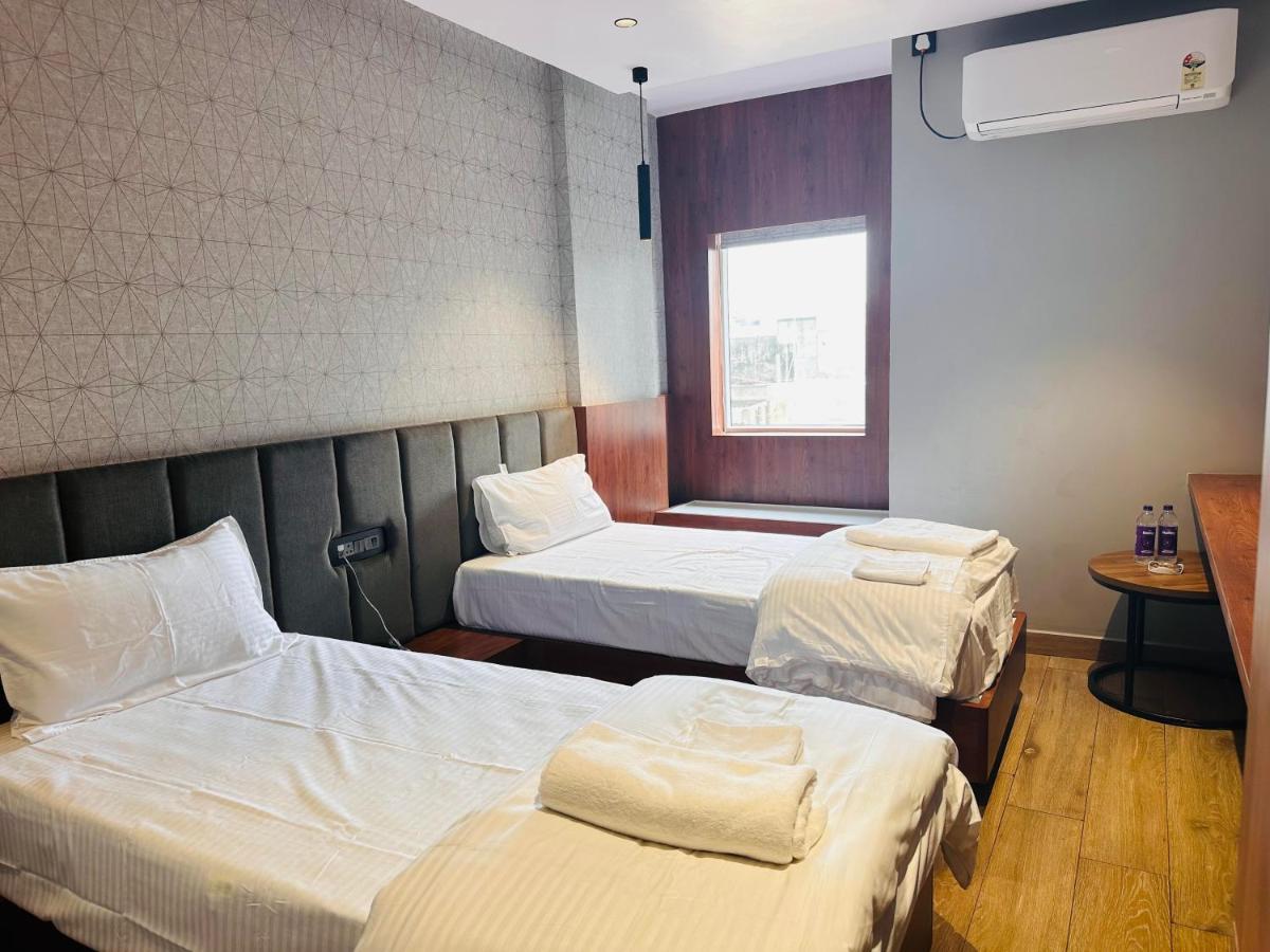 V Hotel Brahmapur Exterior photo