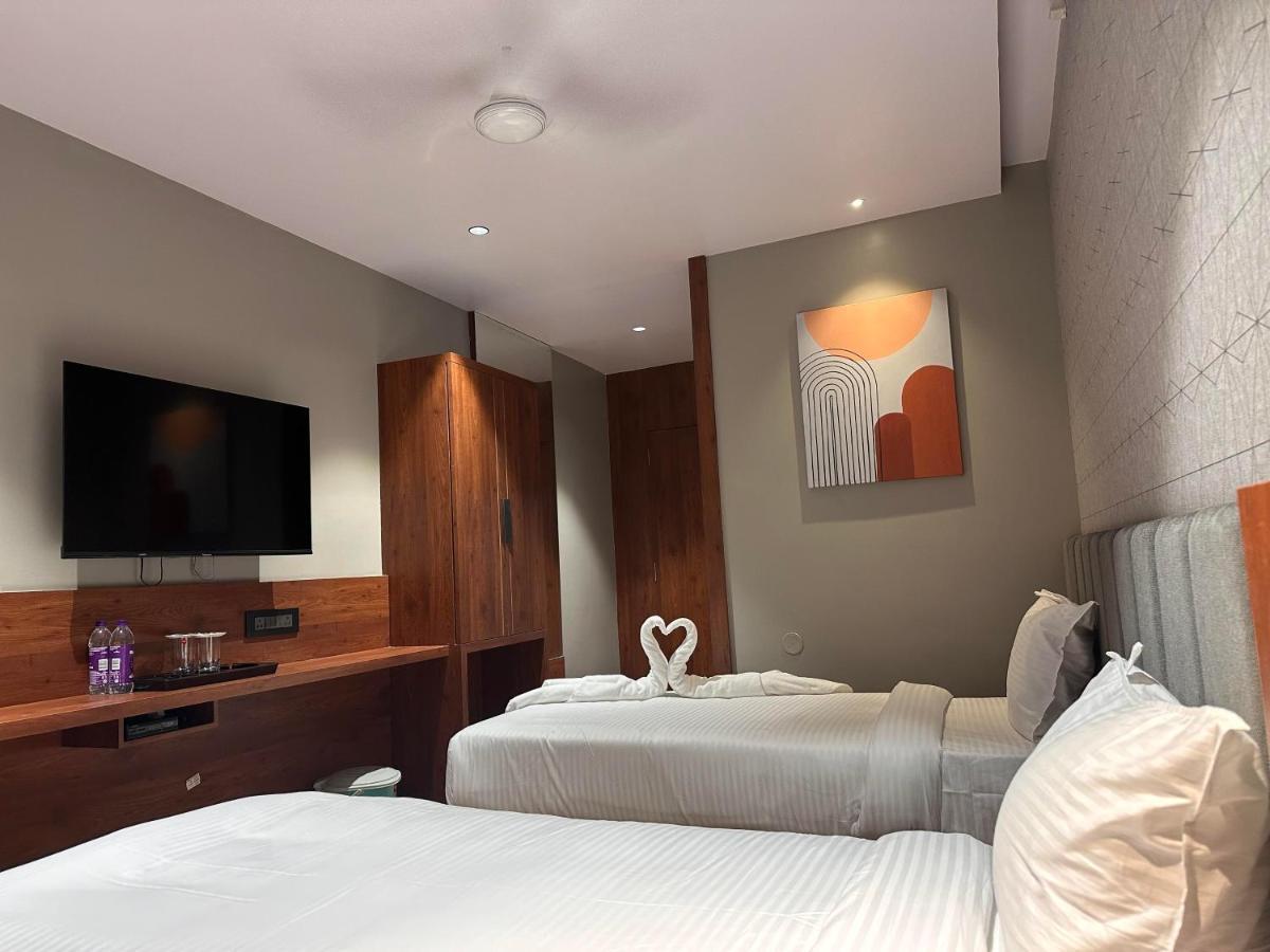 V Hotel Brahmapur Exterior photo